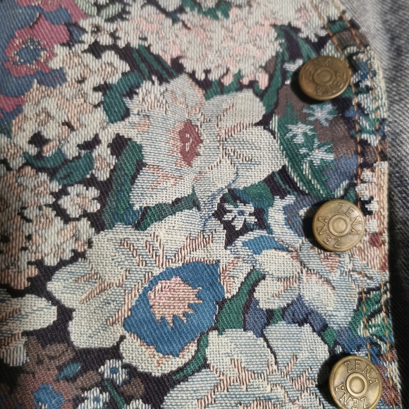 Cute Vintage Floral Print Acid Wash Vest - Picture 3 of 4